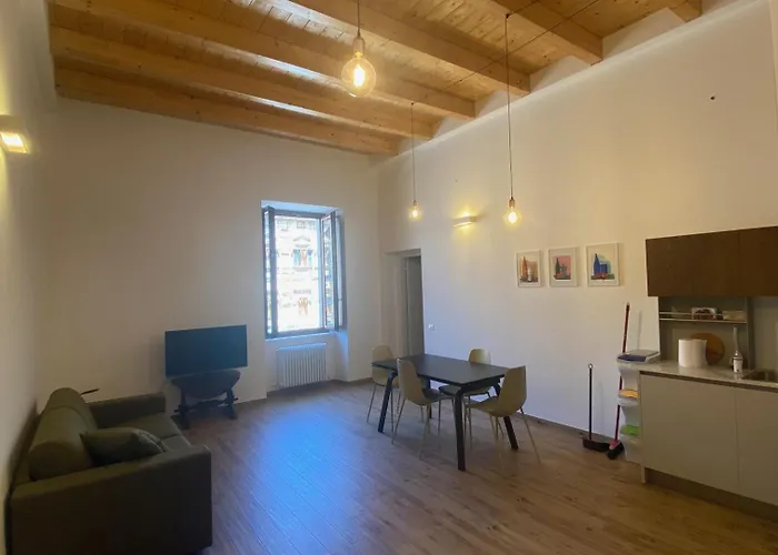 La Piazzetta 2 0 Appartement LʼAquila